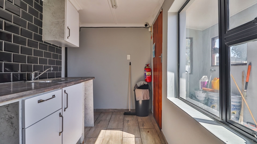 To Let commercial Property for Rent in Newton Park Eastern Cape